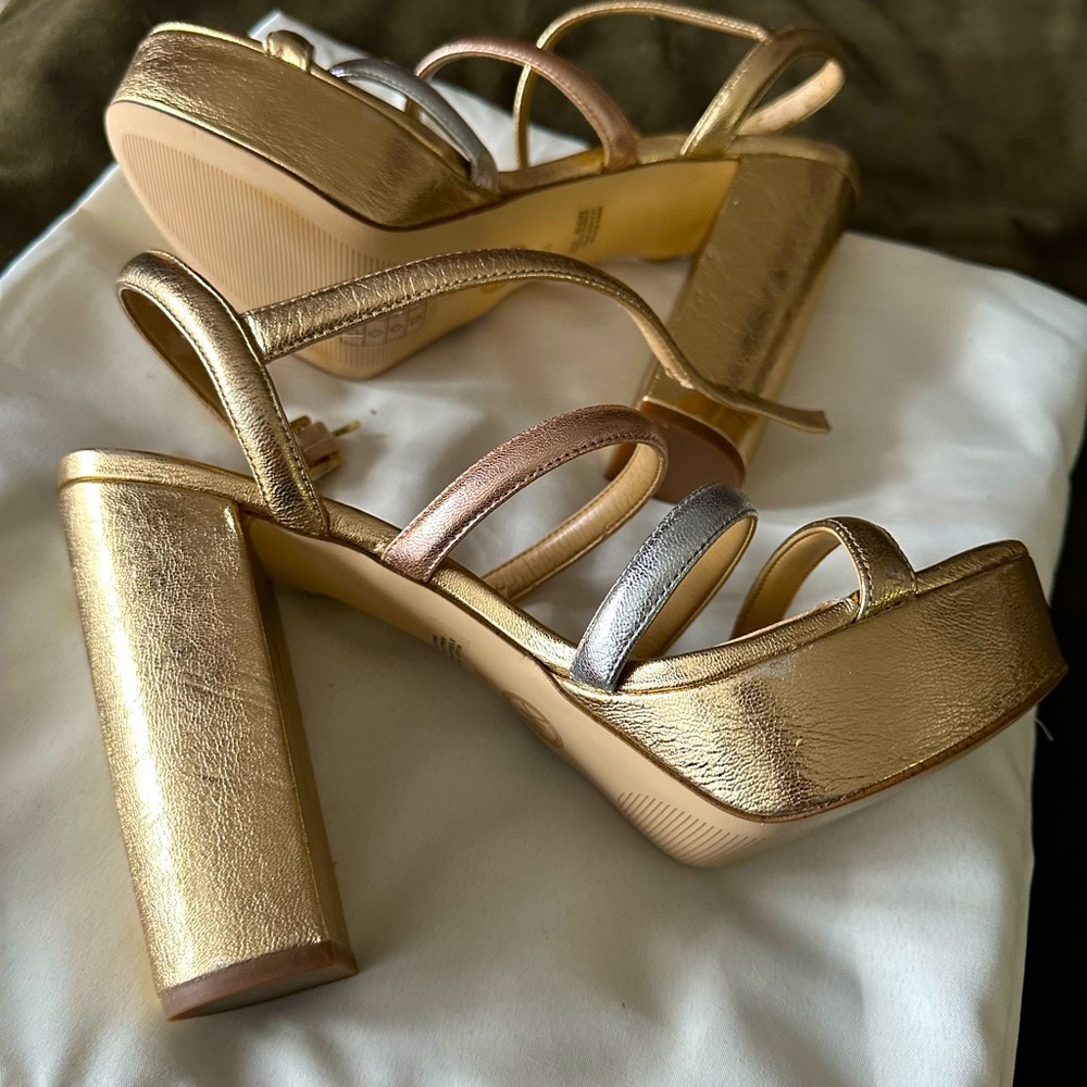 Go big or go home!!! Michael Kors. Size 8
